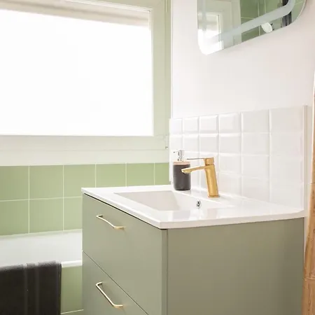 Solaya - Bright 2 Bedroom - Balcony - Parking شقة نانت